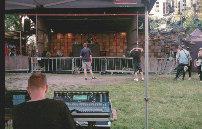 5 Cross Club, Sharki